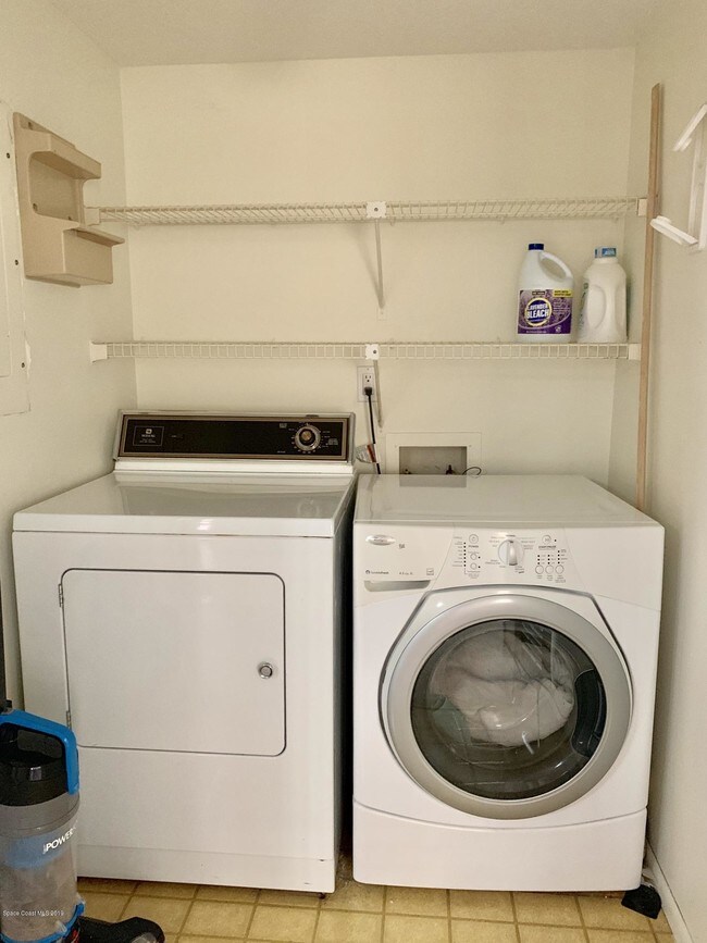 Building Photo - 205 S Banana River Blvd