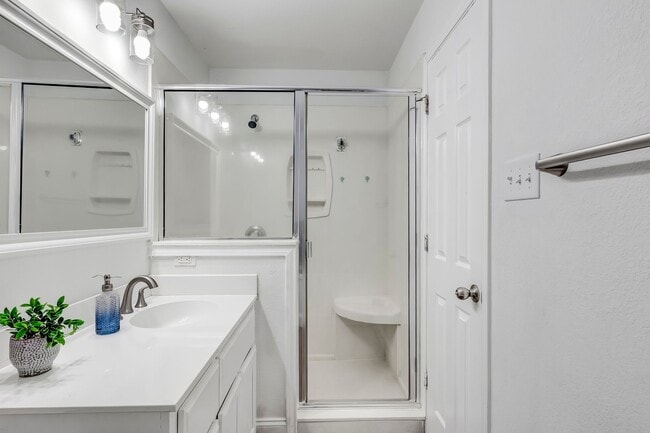 Building Photo - 2930 Saulsbury Dr