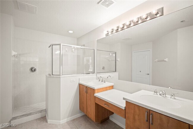 Building Photo - 9220 Belleza Way
