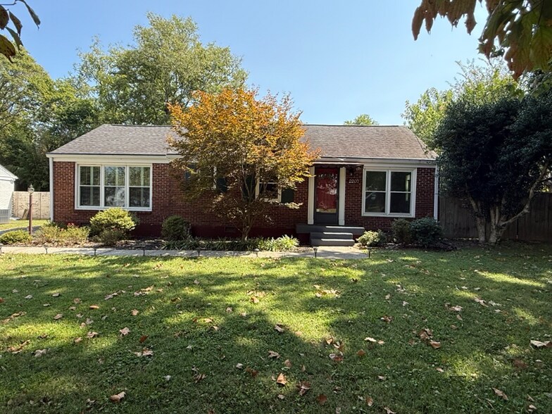 Primary Photo - 2207 Pinewood Rd