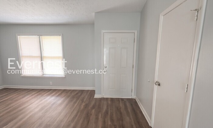 Building Photo - 5611 La Fleur Trail