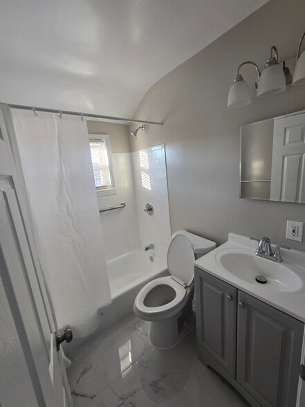 Building Photo - 1926 Guy Way