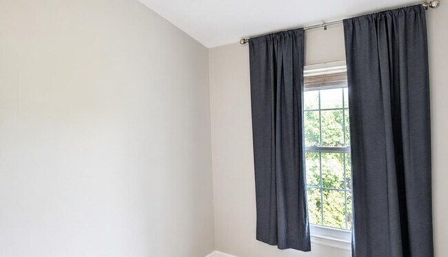 Building Photo - Charming Three-Bedroom Townhome in a Prime Ashburn Location