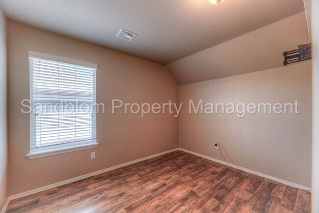 Building Photo - For Lease | Bixby | $3600 Rent | Available...