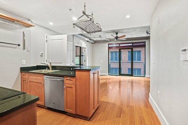 Building Photo - Logan Circle Loft with Garage Parking!