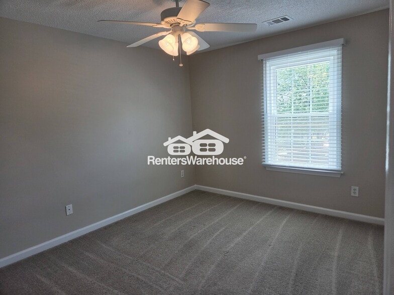 Building Photo - 57 Highoak Dr