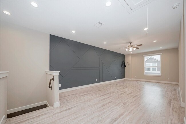 Building Photo - 10014 Granary Dr