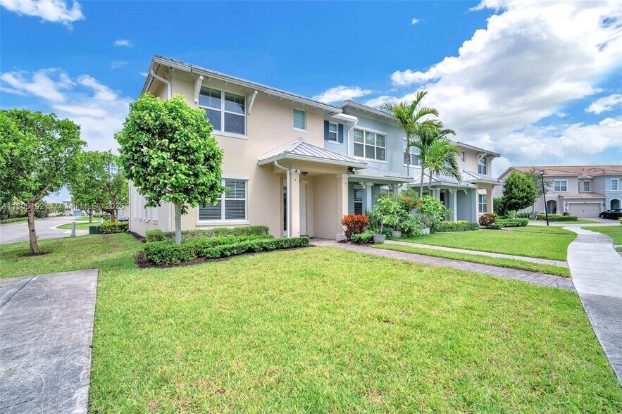 Building Photo - 5040 Eucalyptus Dr
