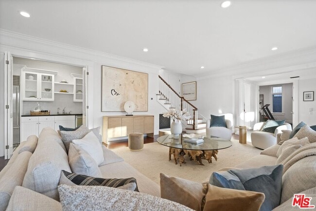 Building Photo - 7335 Birdview Ave