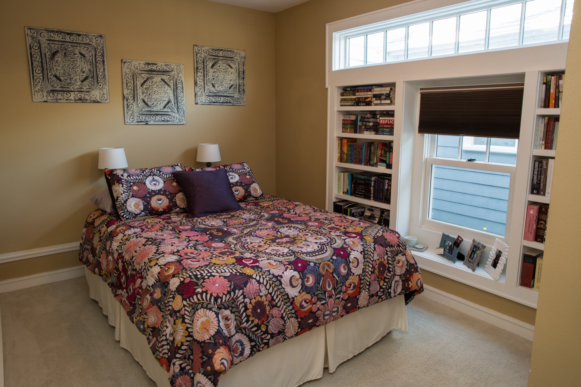 Bedroom w/ built-in bookcases. - 2010 E Iron St