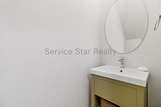 Building Photo - 4860 N 73rd St