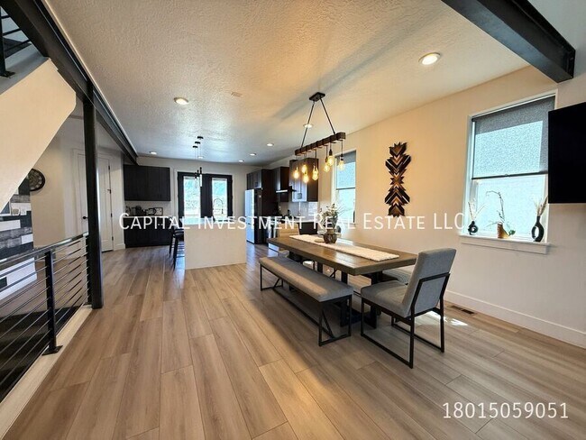 Building Photo - 7637 S Brinkerhoff Dr