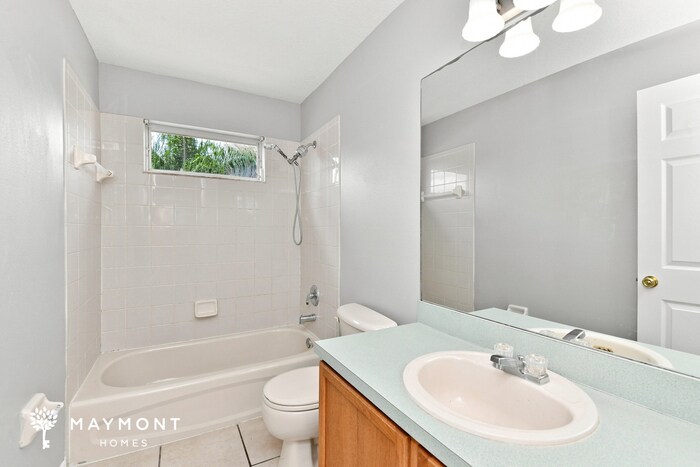 Building Photo - 11125 Sailbrooke Dr