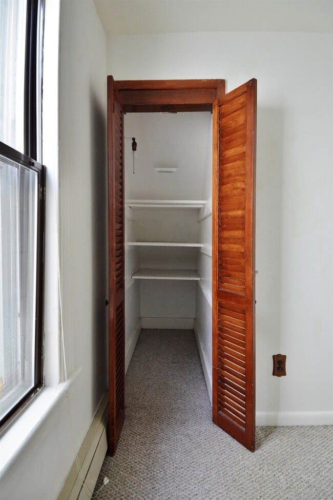 Building Photo - 38 E 41st St