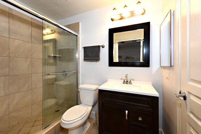 Building Photo - 1633 S Bentley Ave