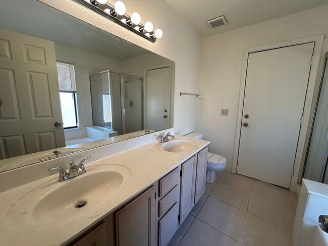 Building Photo - 5004 E Dartmouth St