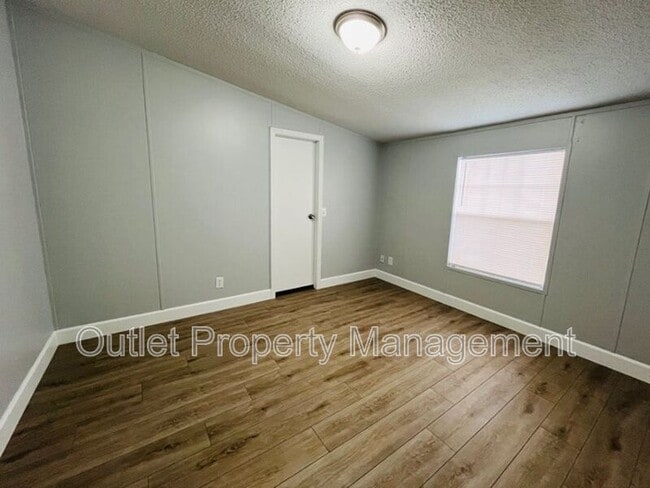 Building Photo - 15710 Bermuda St