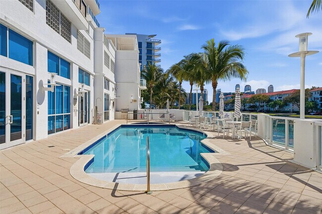 Building Photo - 3030 NE 188th St