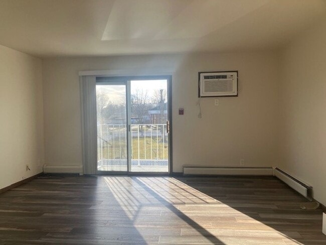 Building Photo - 112 S Wisconsin St