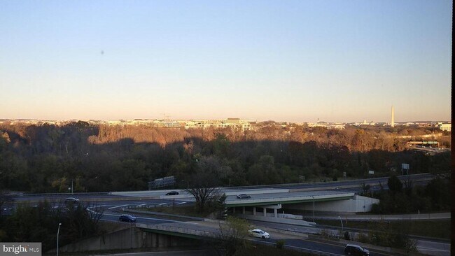 Building Photo - 1021 Arlington Blvd