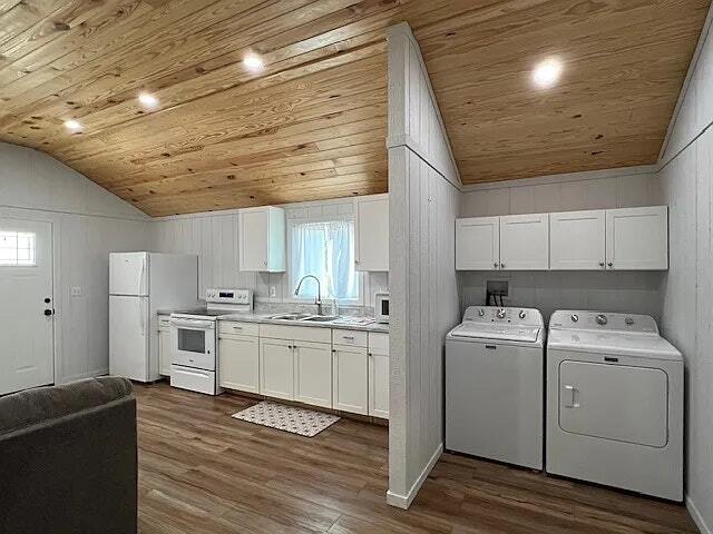 Building Photo - 1674 N Oliver St