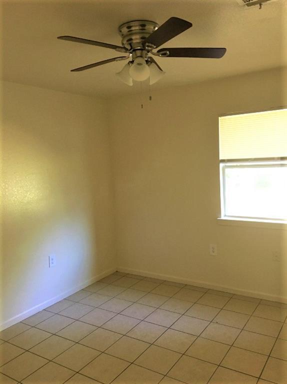 Building Photo - 403 Hedgewood Dr