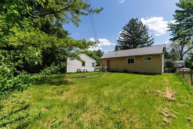 Building Photo - NEW LISTING! 3 BEDROOM HOUSE!