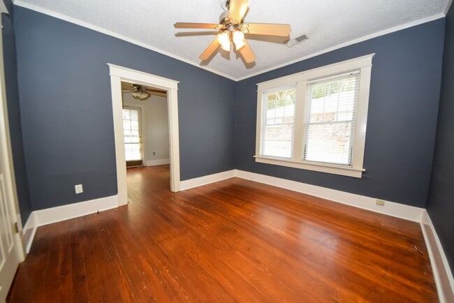 Building Photo - Great 3 bed, 1 bath near University of Mem...