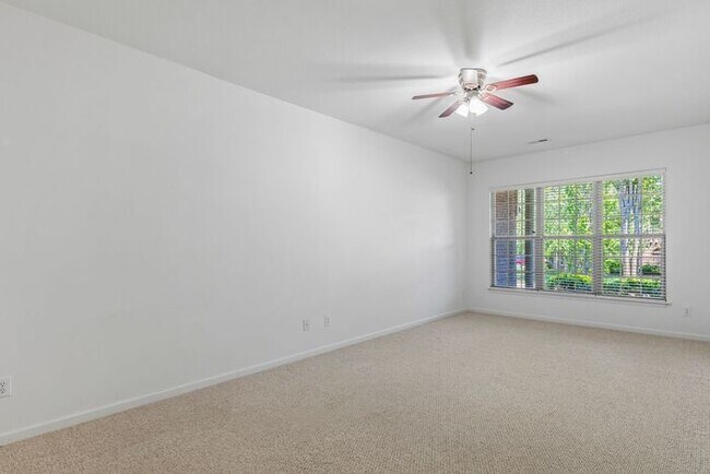 Building Photo - NW Brick Townhome, Granite Counter-Tops, Wood Floors, FP, Garage!