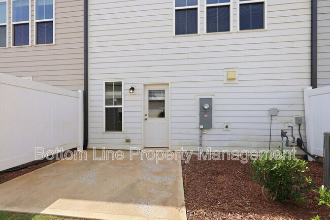 Building Photo - 460 Glen Clova Dr