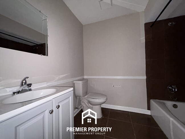 Building Photo - 3BR/2BA Memphis Rental with Attached 2-Car Garage & Hardwood Flooring