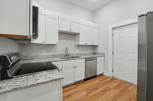 Building Photo - 311 W 39th St