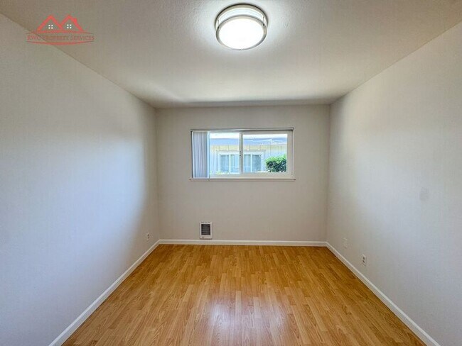 Building Photo - 1578 Albatross Dr