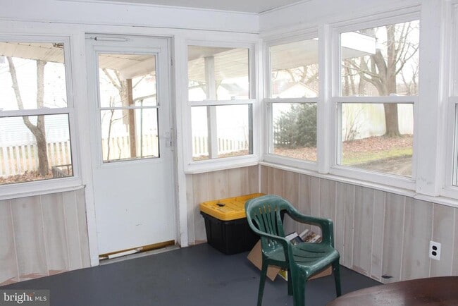 Building Photo - 107 Laurel Ave