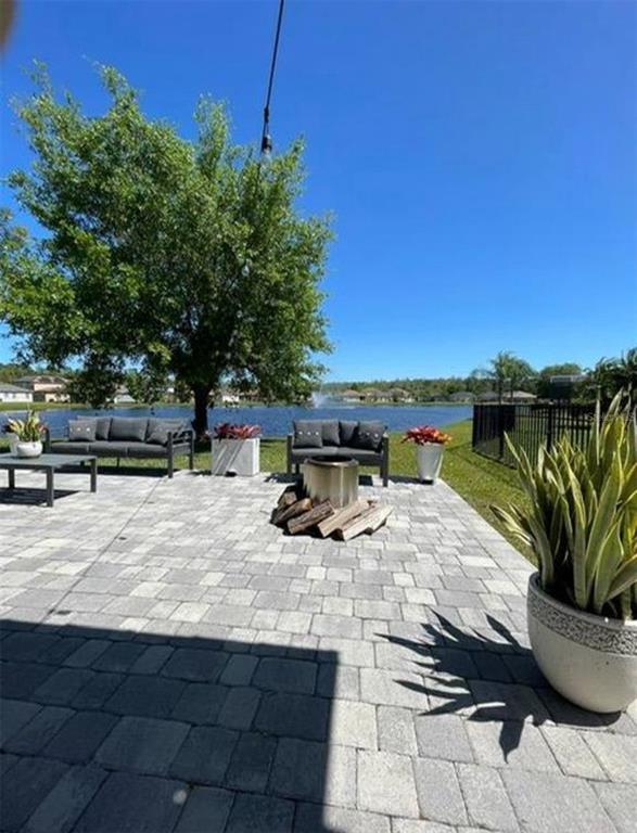 Building Photo - 10400 Eastpark Woods Dr