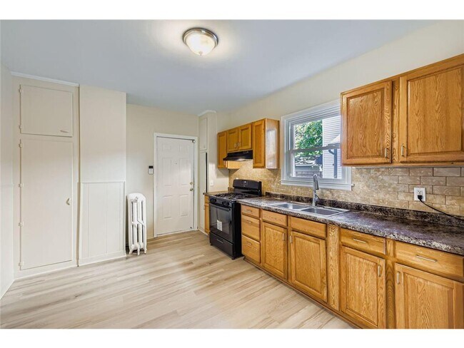 Building Photo - 2630 14th Ave S