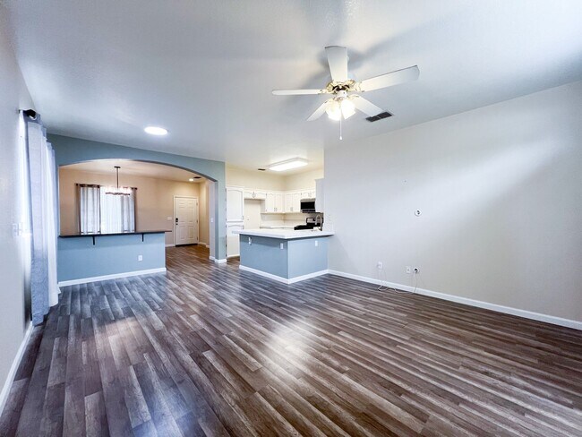 Building Photo - Beautiful 3 Bed, 2 Bath Home