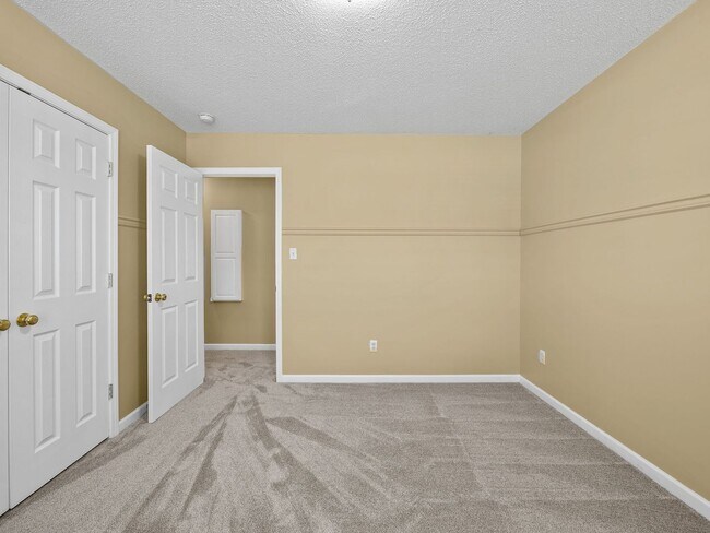 Building Photo - 402 McFall Ct