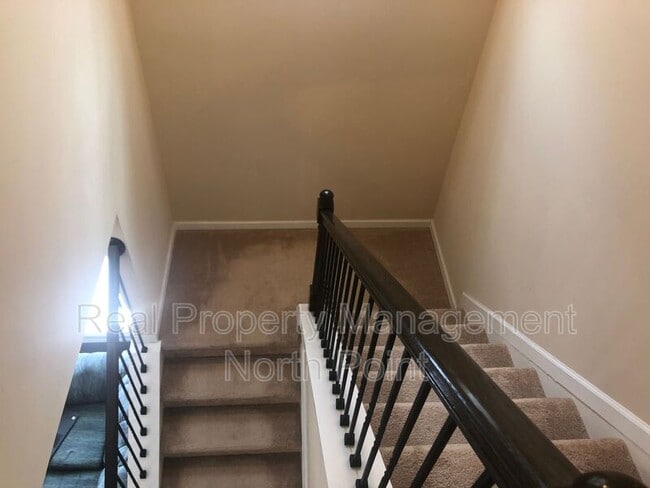 Building Photo - 1175 Hampton Oaks Dr
