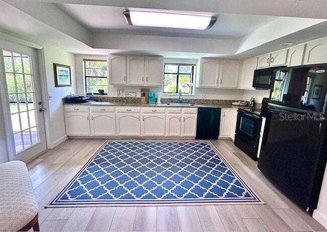 Building Photo - 230 Laurel Hollow Dr