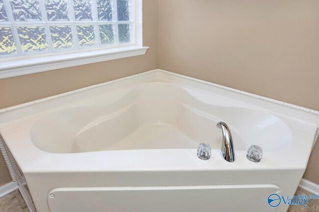 Building Photo - 247 De Jan Rd