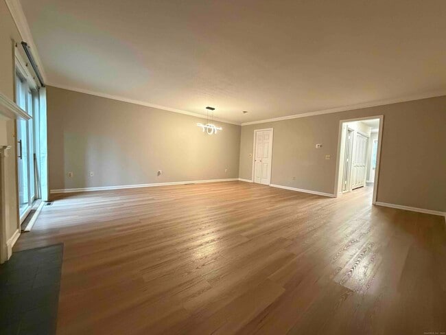 Building Photo - 6 Tunxis Village