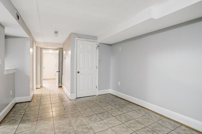 Building Photo - 2BR Basement Apartment | Brightwood