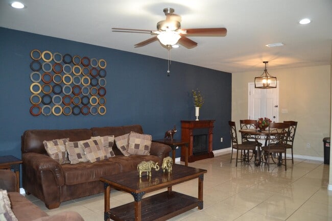 Building Photo - 109 Ramon Cardenas Dr