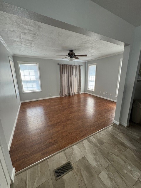 Building Photo - 8160 Dogwood Dr
