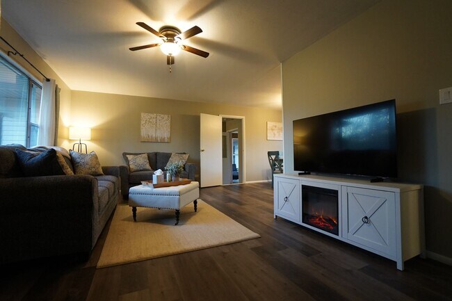 Building Photo - 4 Bedroom 2 Bathroom FULLY FURNISHED Home with Fenced in Backyard and 2 Car Garage-  UTILITIES IN...