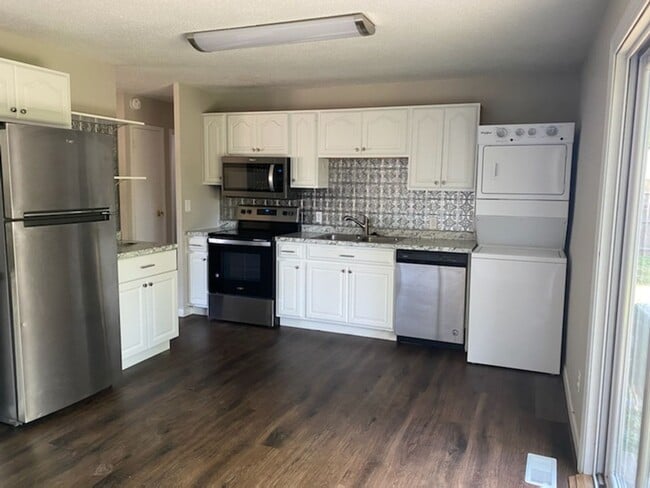 Building Photo - Updated 3 Bedroom House With Large Fenced-...