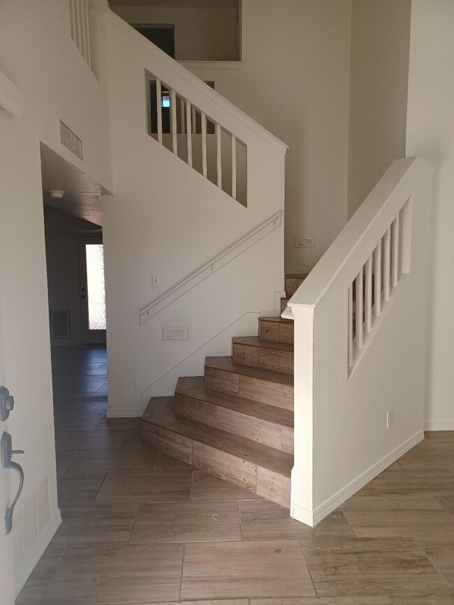 Building Photo - 709 Portillo Dr