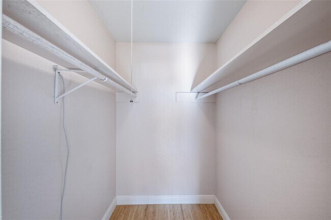 Building Photo - 2304 Barton Village Cir