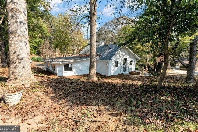 Building Photo - 75 Lake Dr
